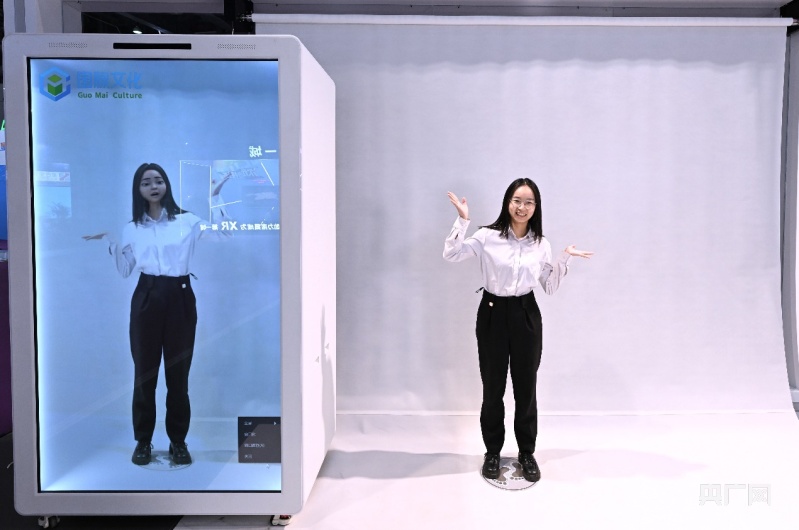 记者探馆 | 中国电信展馆精彩纷呈 数字技术服务美好生活